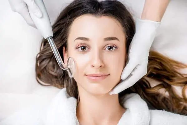 Do You Use Facial Oil before or After Moisturizer